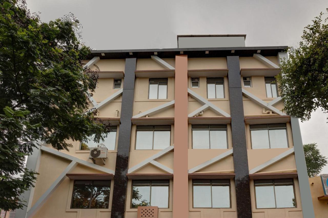Oyo Hotel Satguru Jamshedpur Bagian luar foto